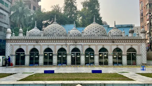 Star Mosque (Tara Masjid)